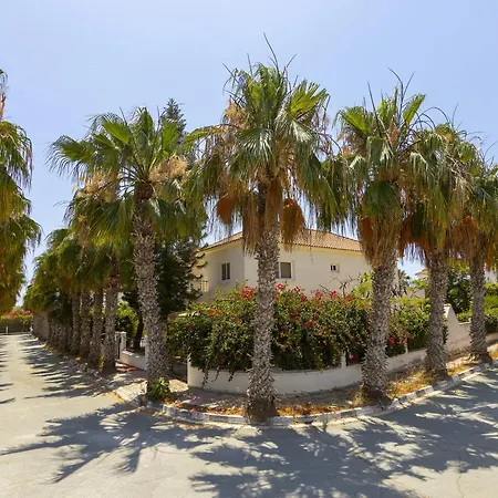 Pervolia Nirides Seaside Mansion 7 * Larnaca